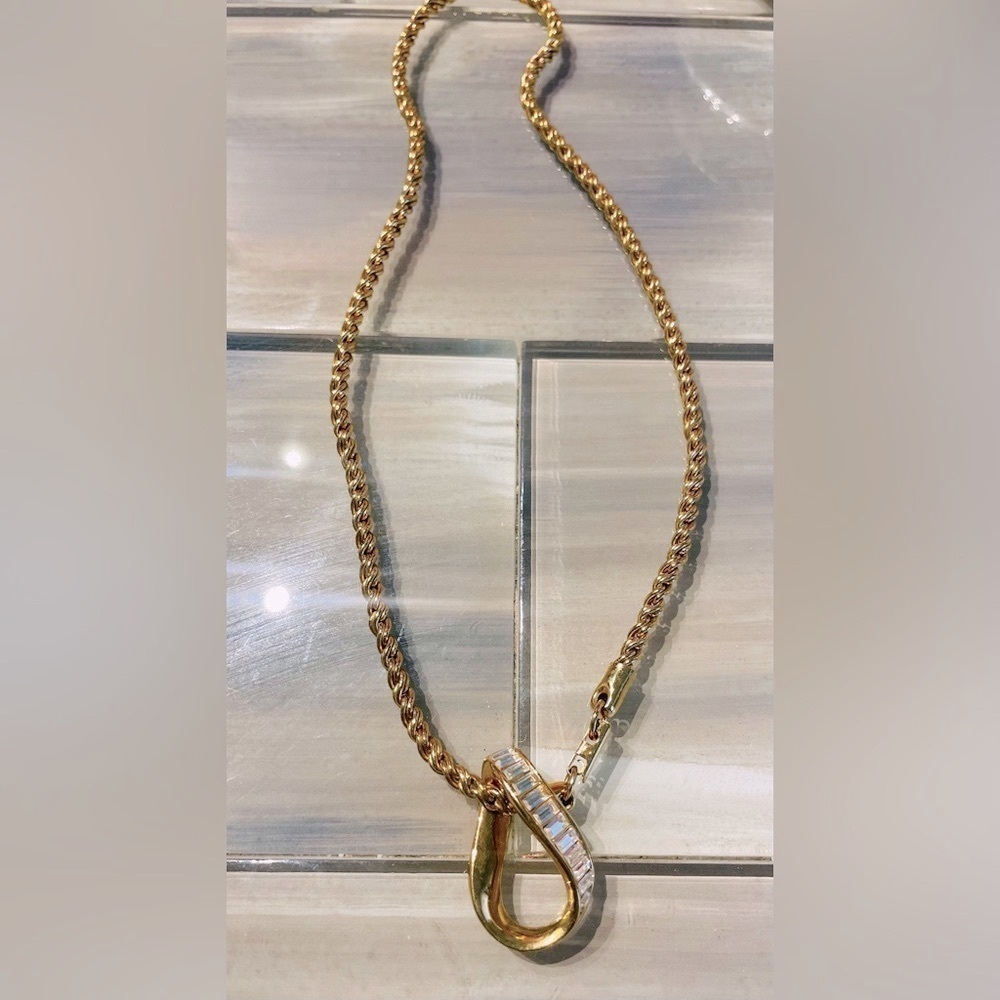 Vintage Faux Diamond baguette gold tone swirled pendant/chain - Picture 2 of 8